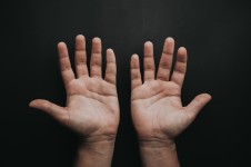 Tangan Kesemutan Dapat Menyebabkan Stroke? Ini Dia Penjelasannya